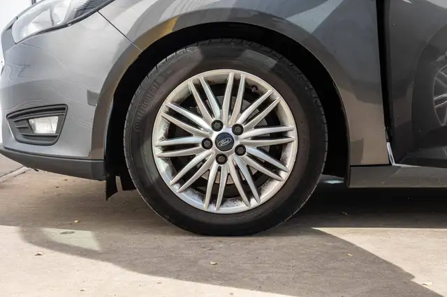 Ford Focus view 6