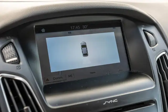 Ford Focus view 12