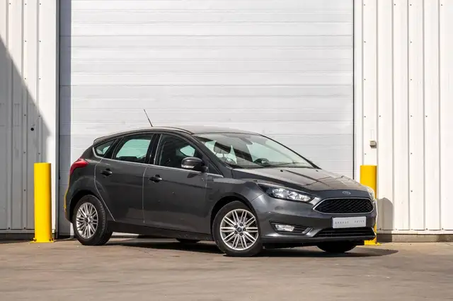 Ford Focus view 2