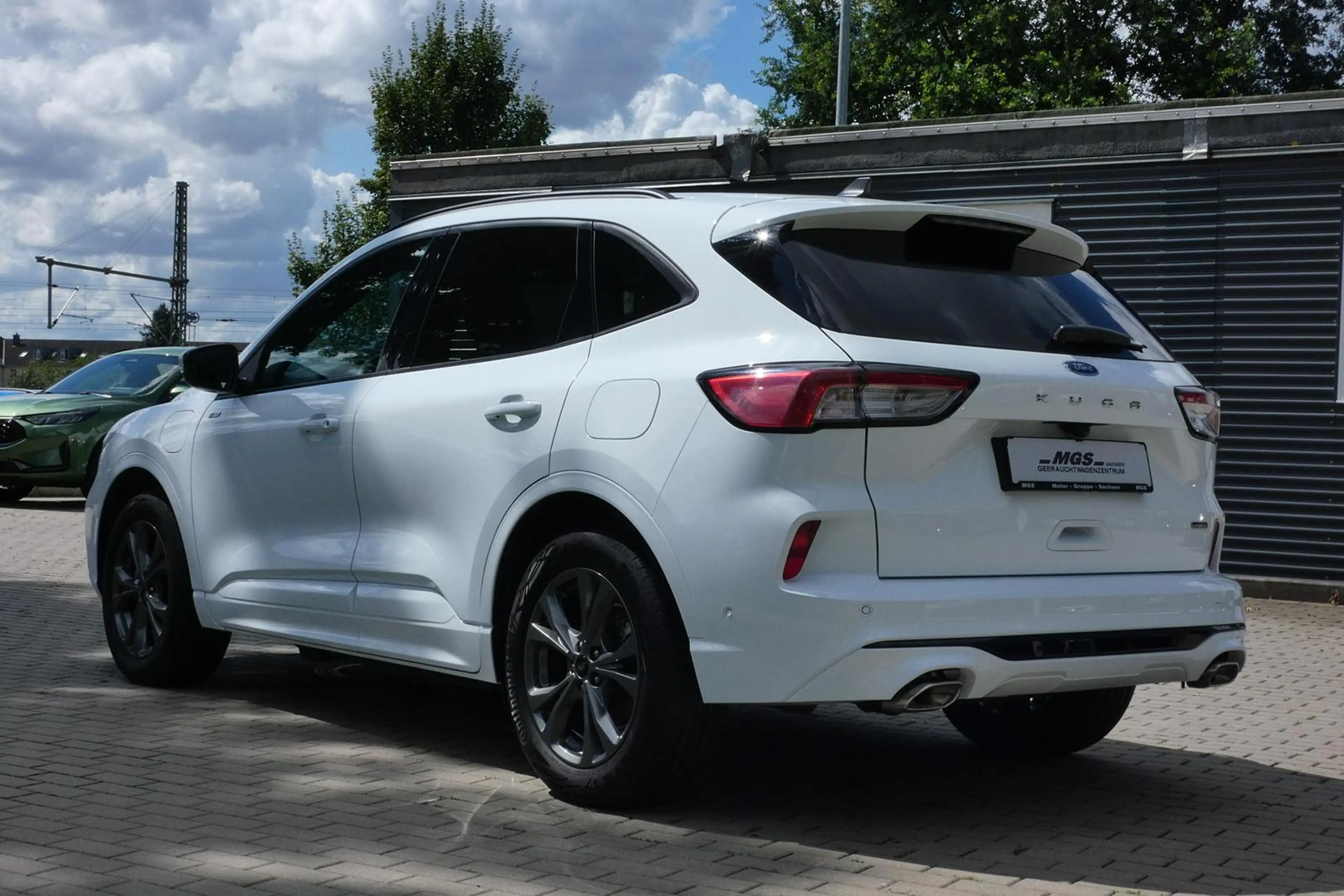 Ford Kuga PHEV ST-Line #NAVI #AHK #CAM #LENKRADHZG — photo 4