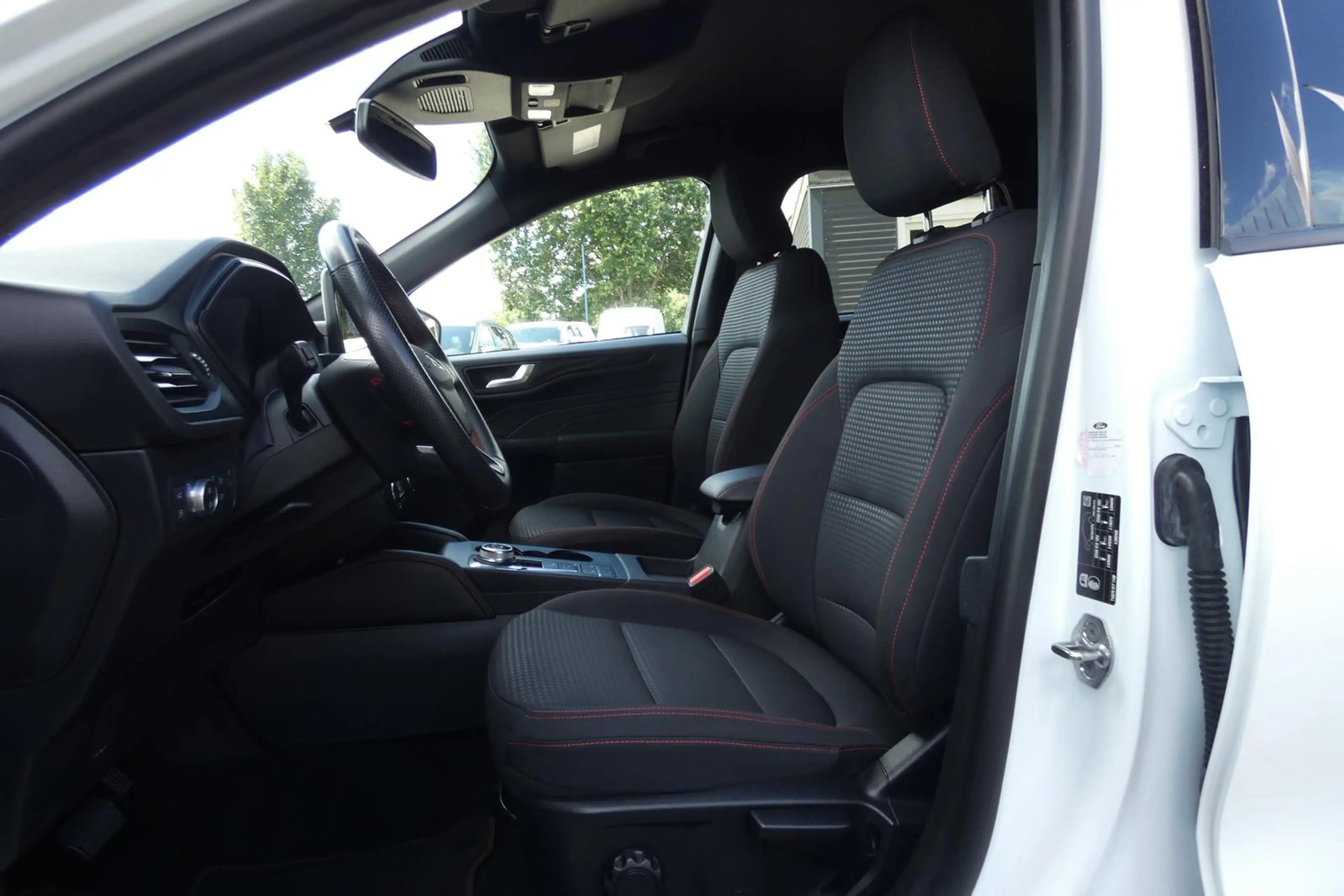 Ford Kuga PHEV ST-Line #NAVI #AHK #CAM #LENKRADHZG — photo 14