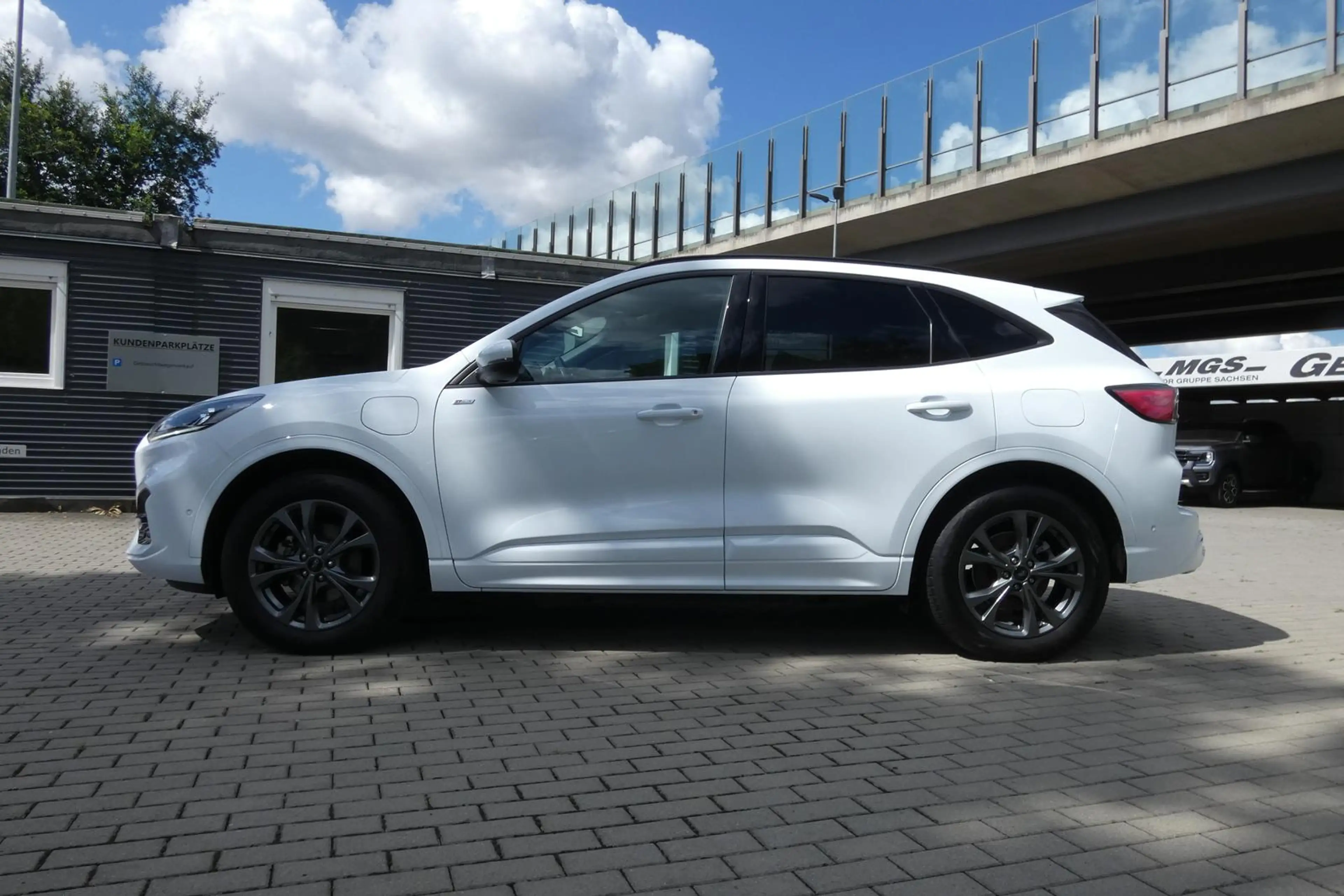 Ford Kuga PHEV ST-Line #NAVI #AHK #CAM #LENKRADHZG — photo 3