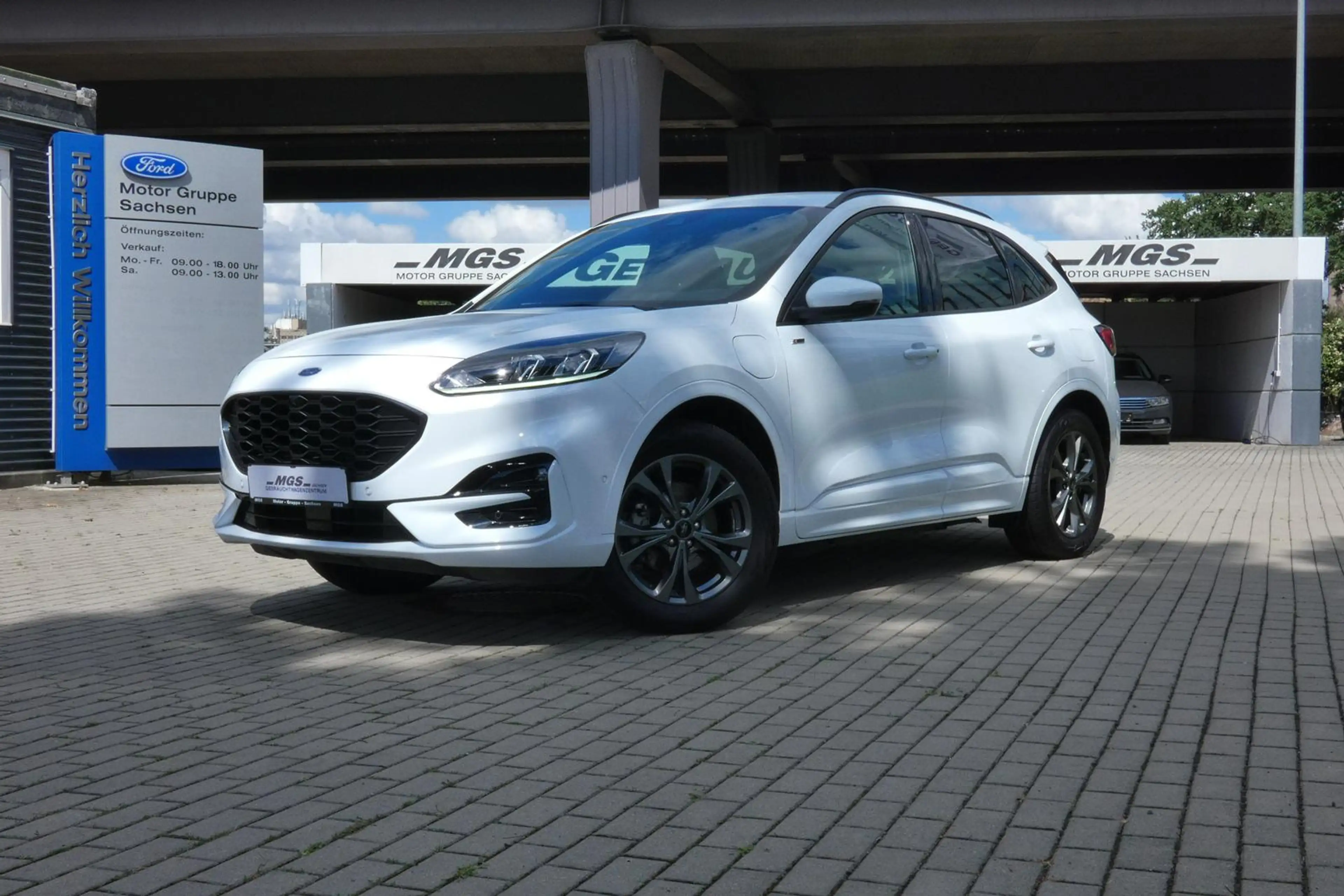 Ford Kuga PHEV ST-Line #NAVI #AHK #CAM #LENKRADHZG — photo 2