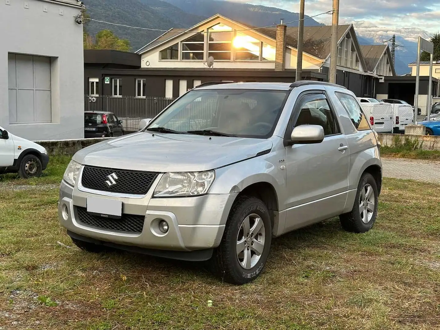 Suzuki Grand Vitara 1.9 DDiS 3 porte Argento - 1