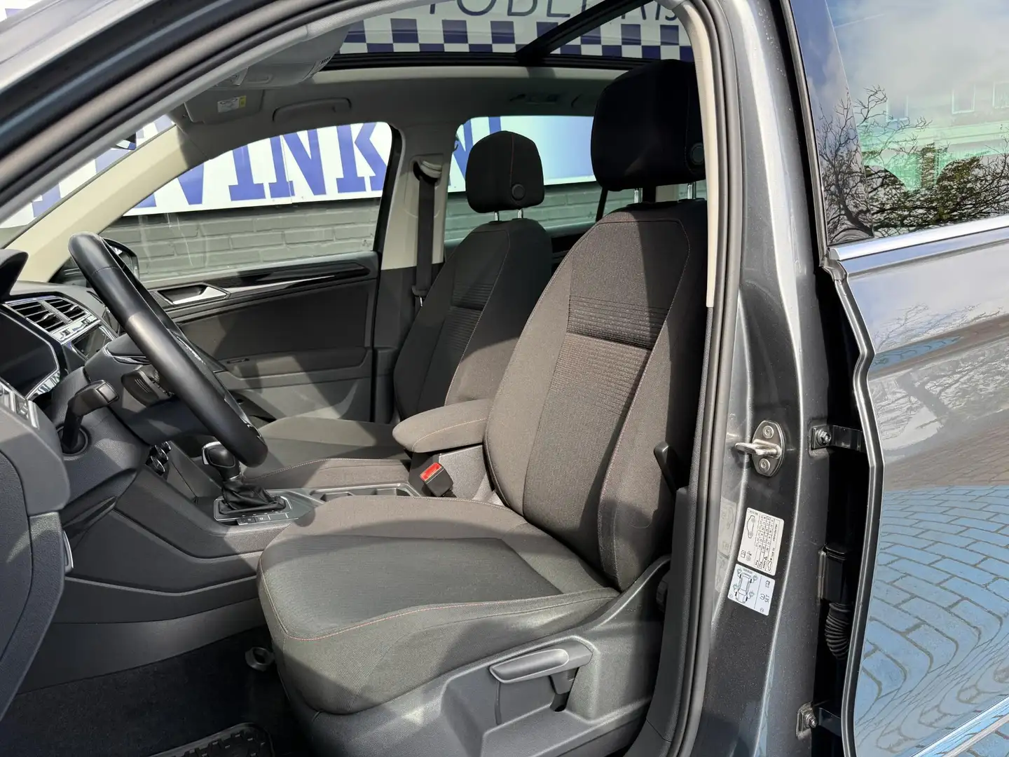 Volkswagen Tiguan 1.4 TSI ADAP CRUISE PANO-DAK TREKH. APPLE Grijs - 2