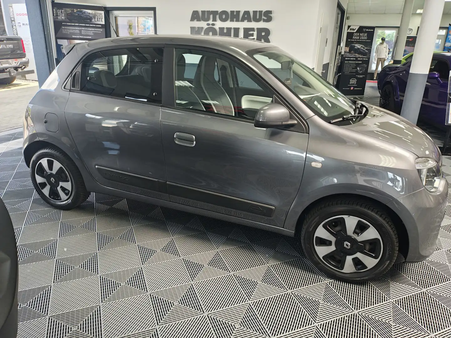 Renault Twingo 1.0 Experience Klima Bluetooth Ganzjahr Grau - 2