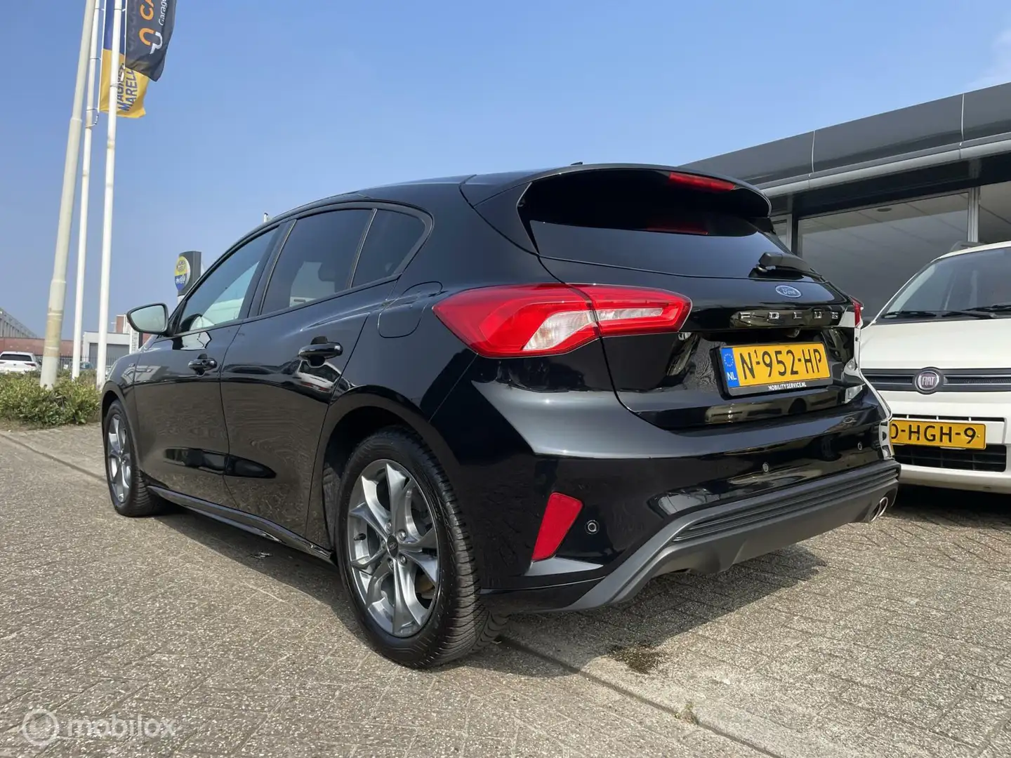 Ford Focus 1.0 Eco Hybrid ST Line, prachtige staat! Zwart - 2