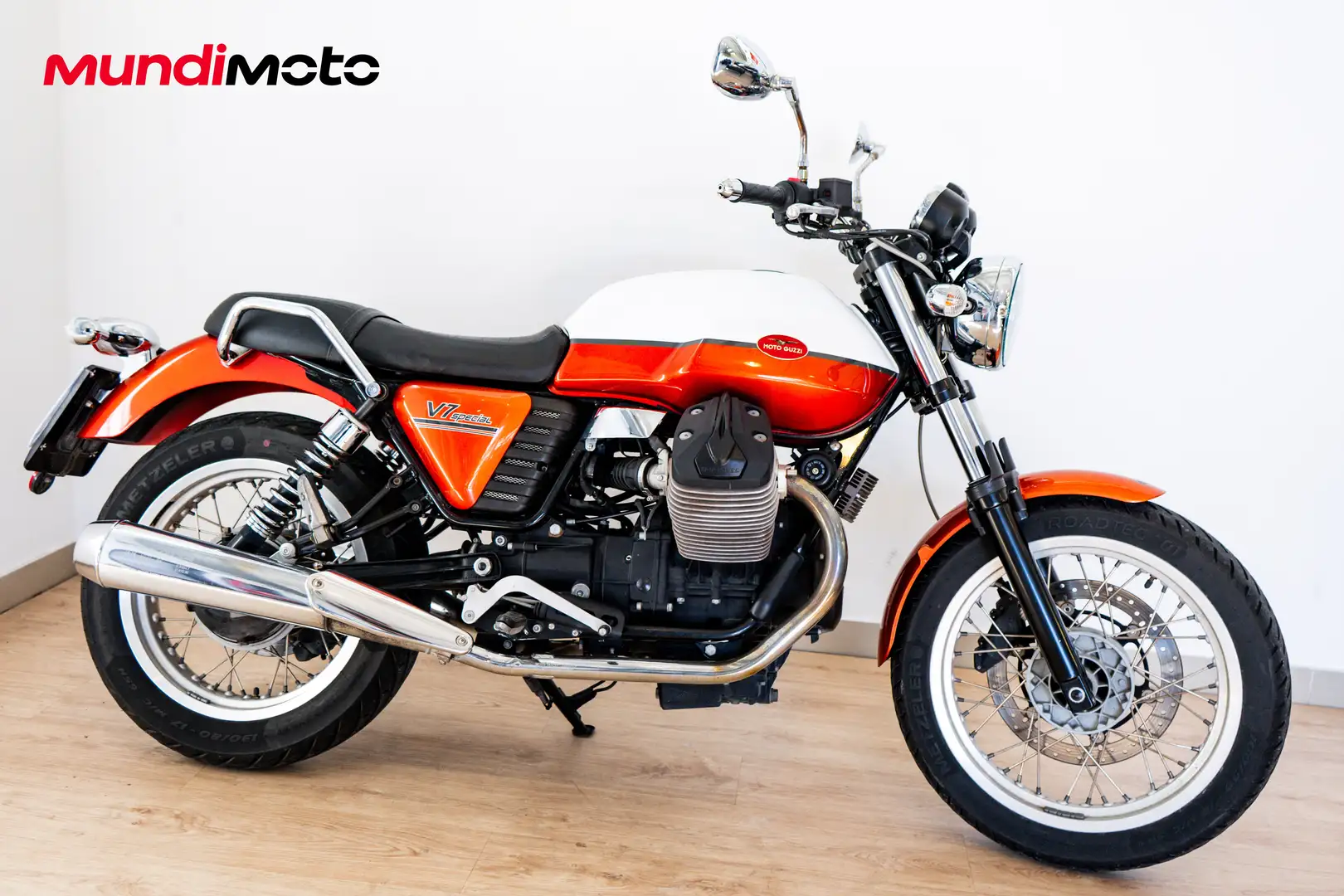 Moto Guzzi V 7 - 1