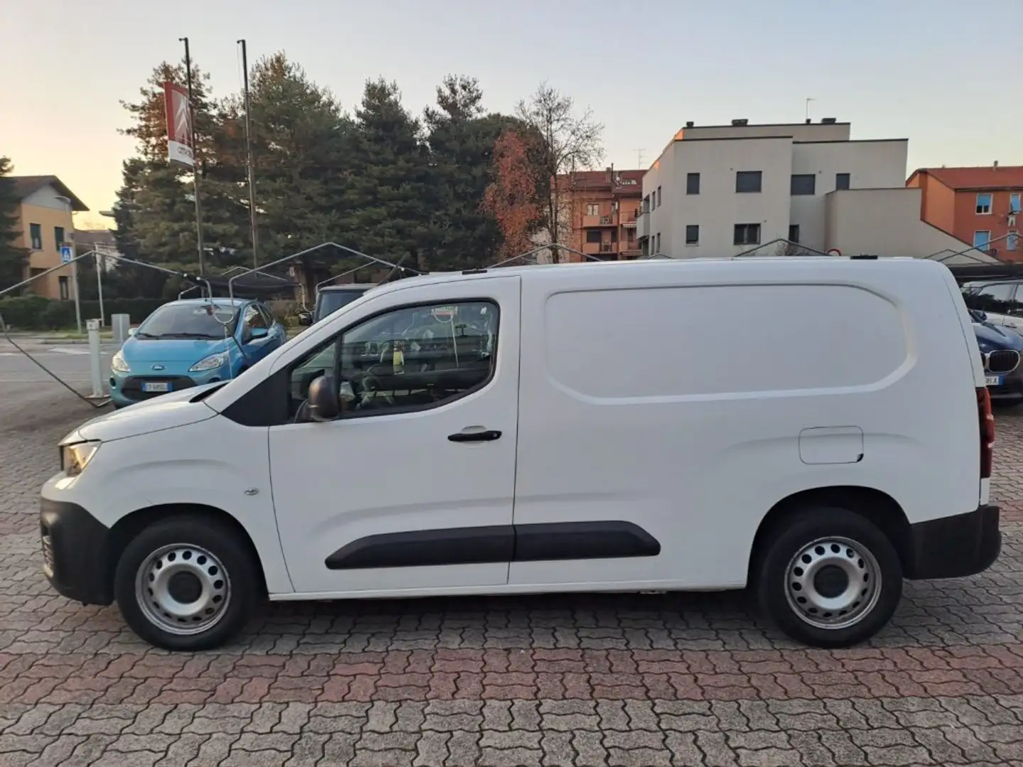 Peugeot Partner BlueHDi 100 S&S PL Furgone Premium Blanc - 2