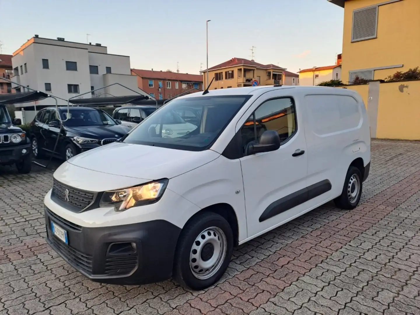 Peugeot Partner BlueHDi 100 S&S PL Furgone Premium Blanc - 1