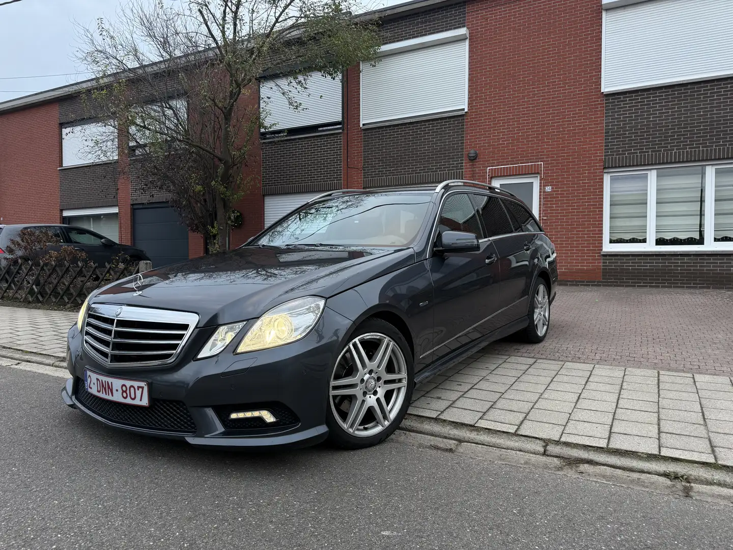 Mercedes-Benz E 250 T CDI DPF BlueEFFICIENCY Automatik Avantgarde - 2