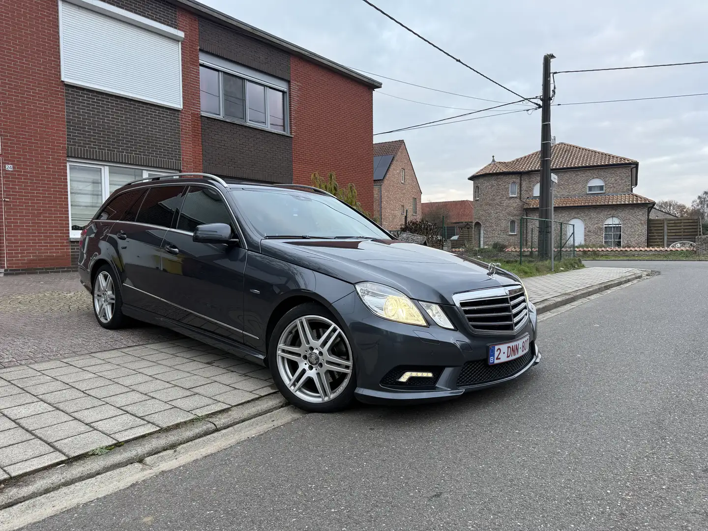 Mercedes-Benz E 250 T CDI DPF BlueEFFICIENCY Automatik Avantgarde - 1