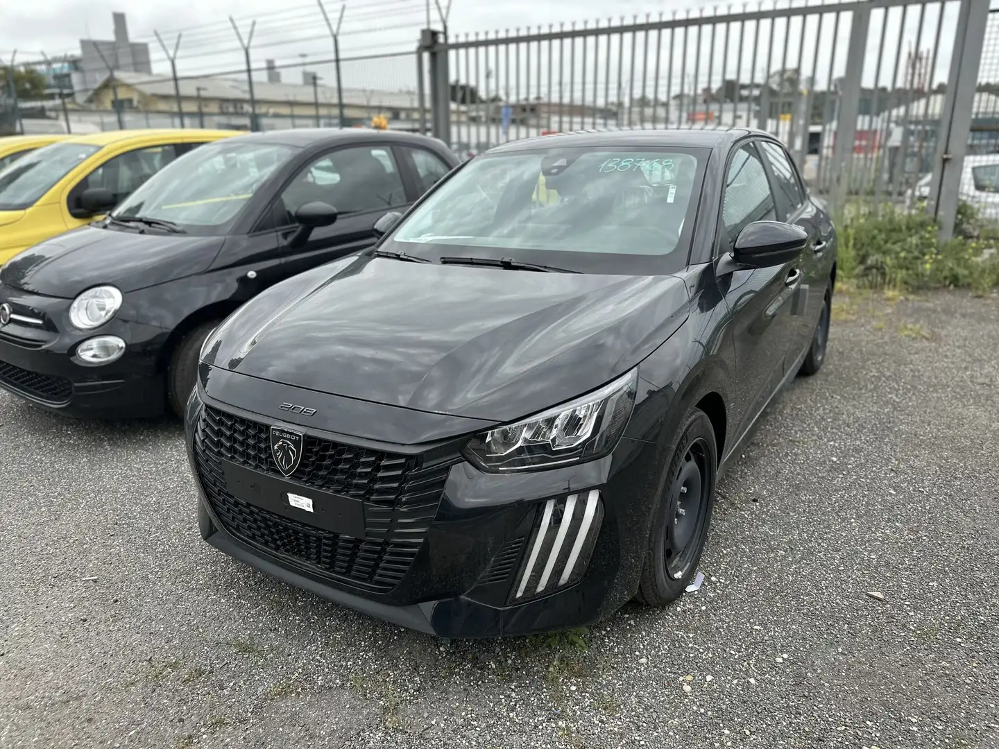 Peugeot 208 PureTech 100 Stop&Start 5 porte Style Nero - 1