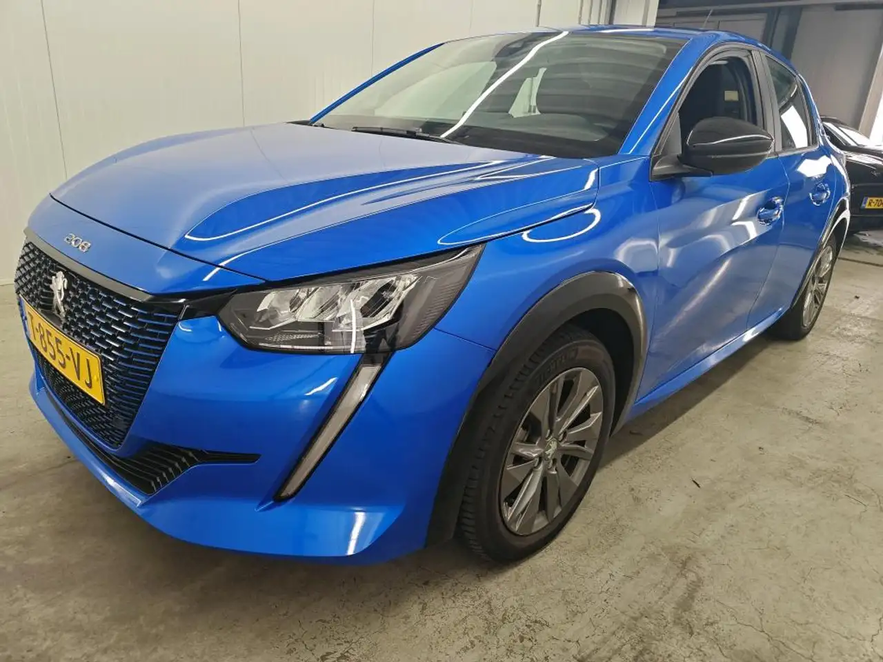 Peugeot e-208