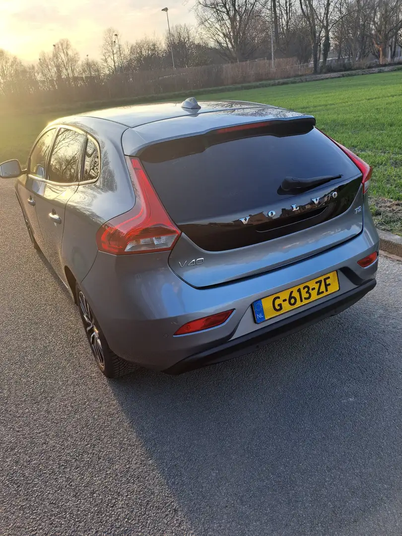 Volvo V40 T2 Geartronic Momentum - 2