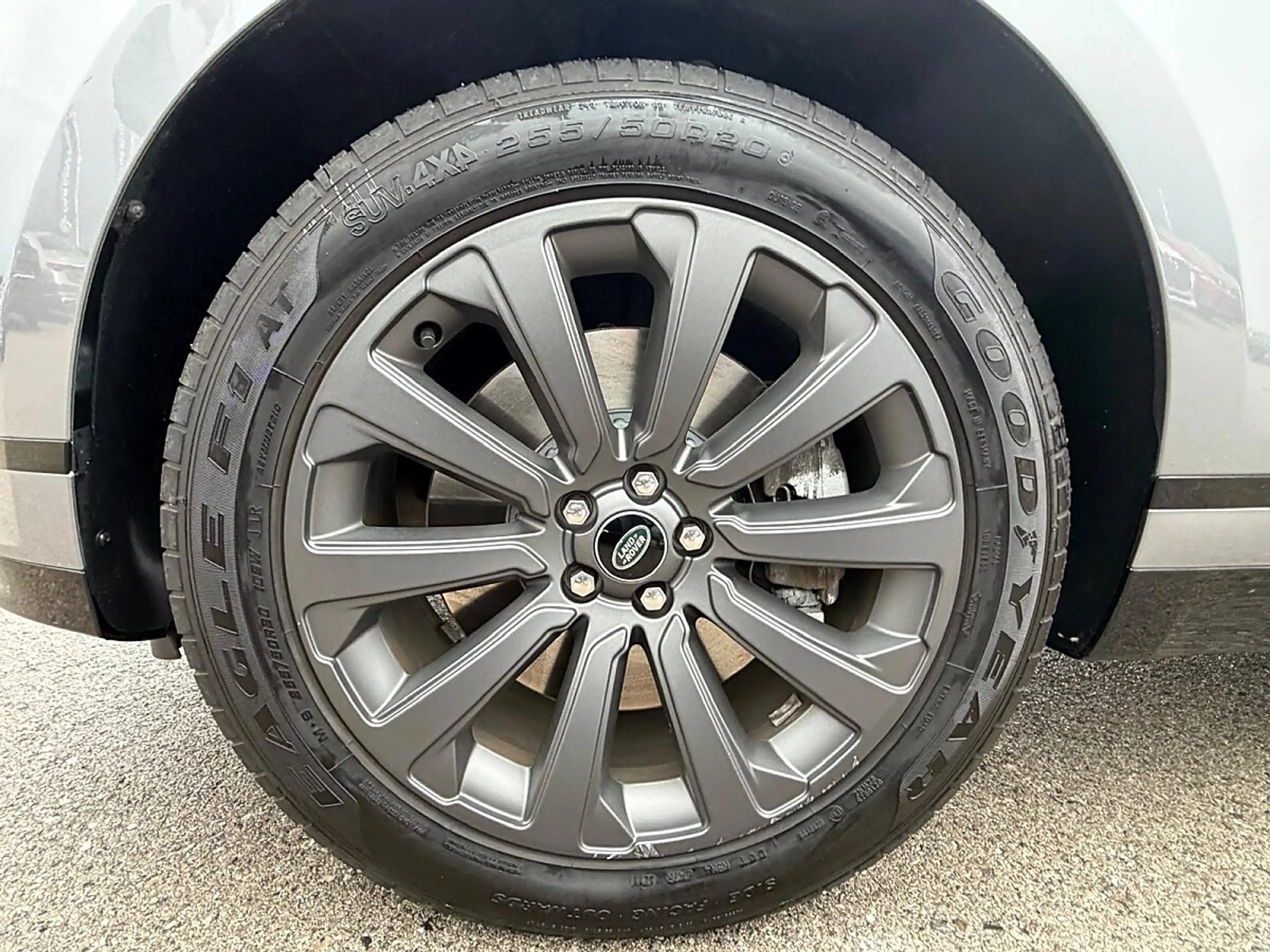 Land Rover Range Rover Velar P400e — photo 13