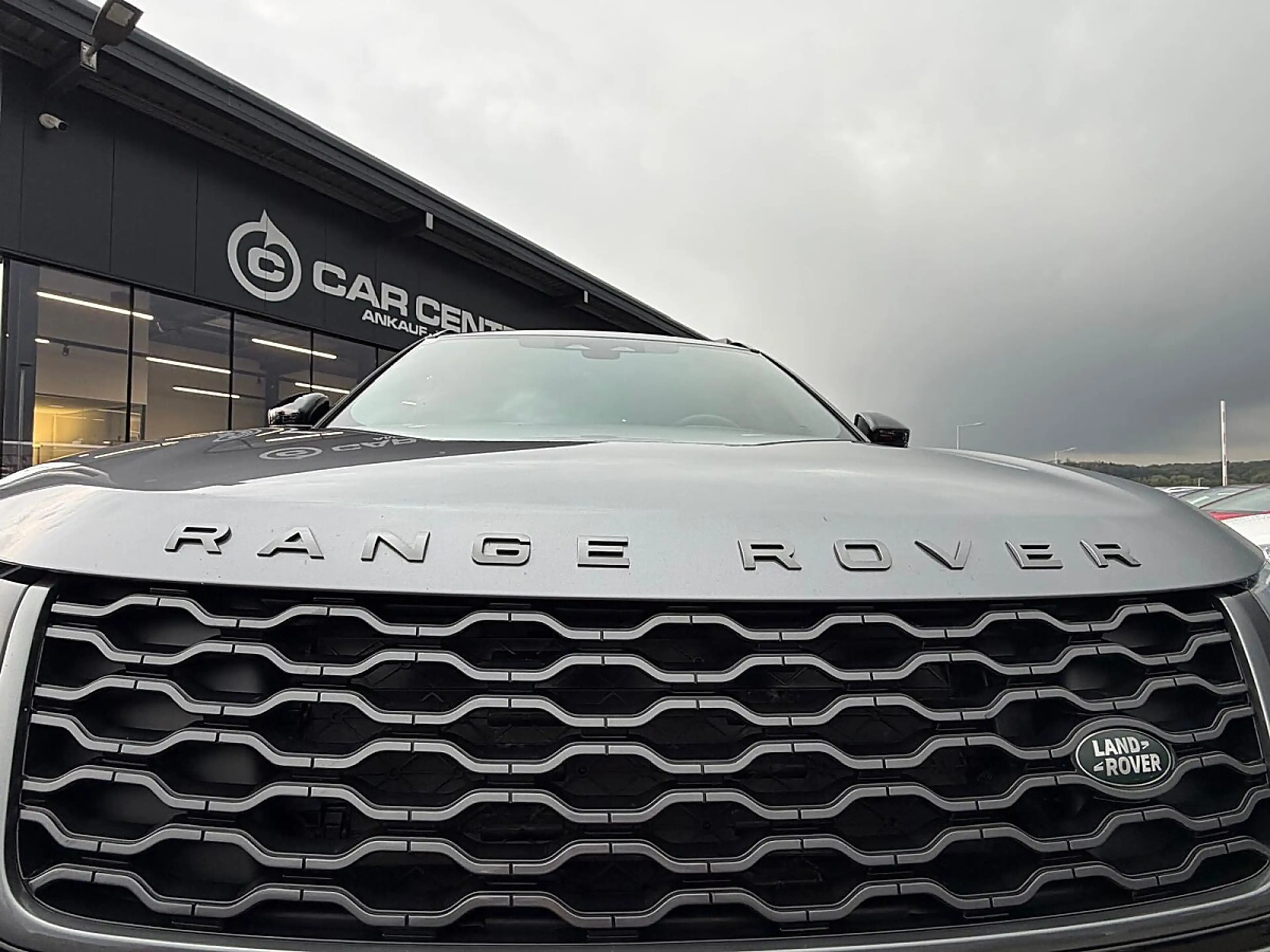 Land Rover Range Rover Velar P400e — photo 12