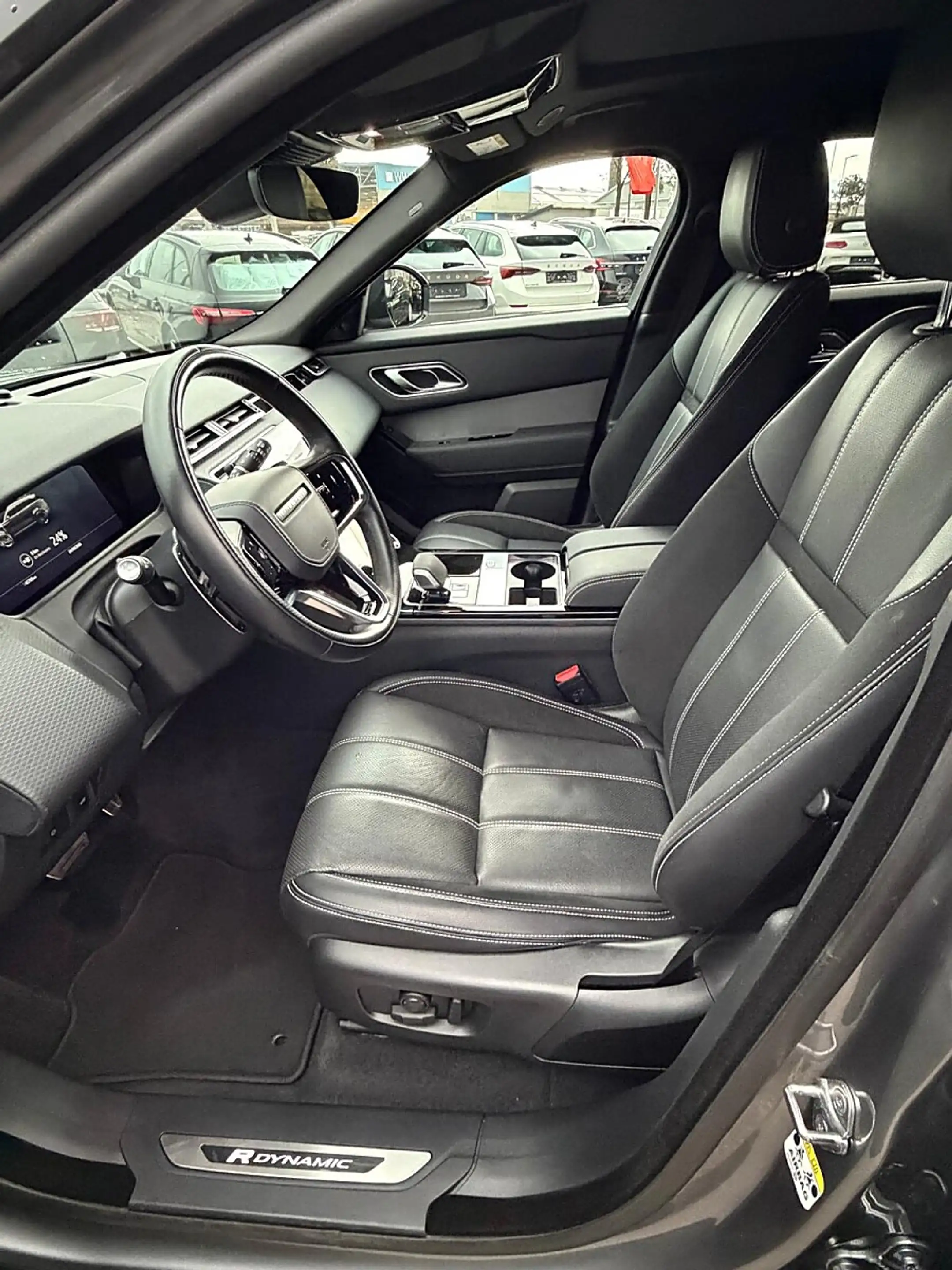 Land Rover Range Rover Velar P400e — photo 14