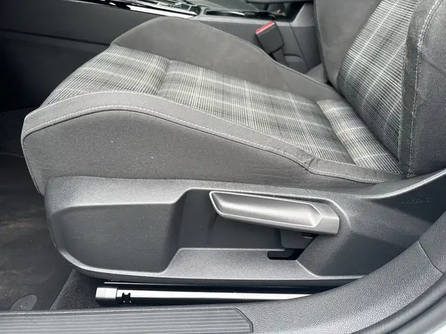 Volkswagen Golf view 22