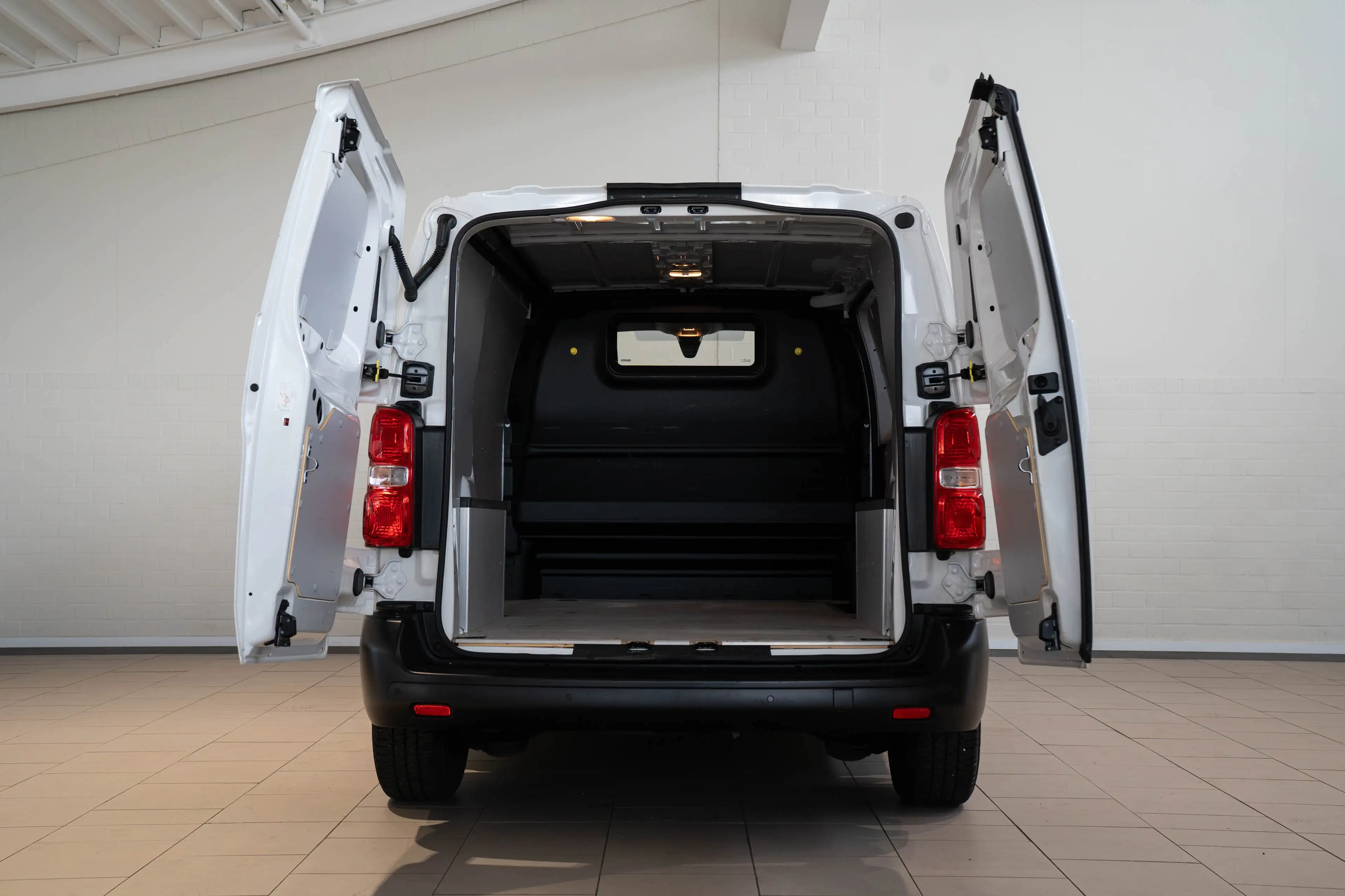 Citroen Jumpy 2.0 BlueHDI 145 M Club | Camera | Parkeersensoren — photo 9