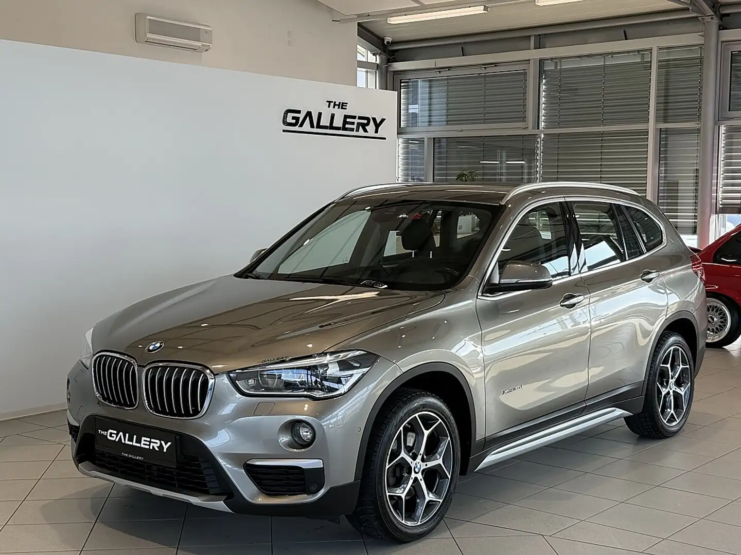 BMW X1 xDrive18d xLine Aut.*AHK*PDC*Notbremsassistent Silber - 2