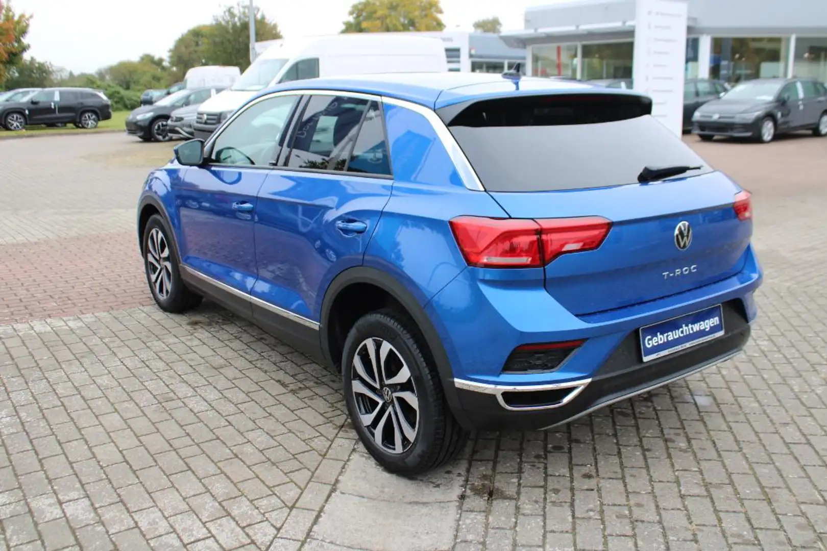Volkswagen T-Roc Active 1.5 TSI DSG AHK PDC Blau - 2