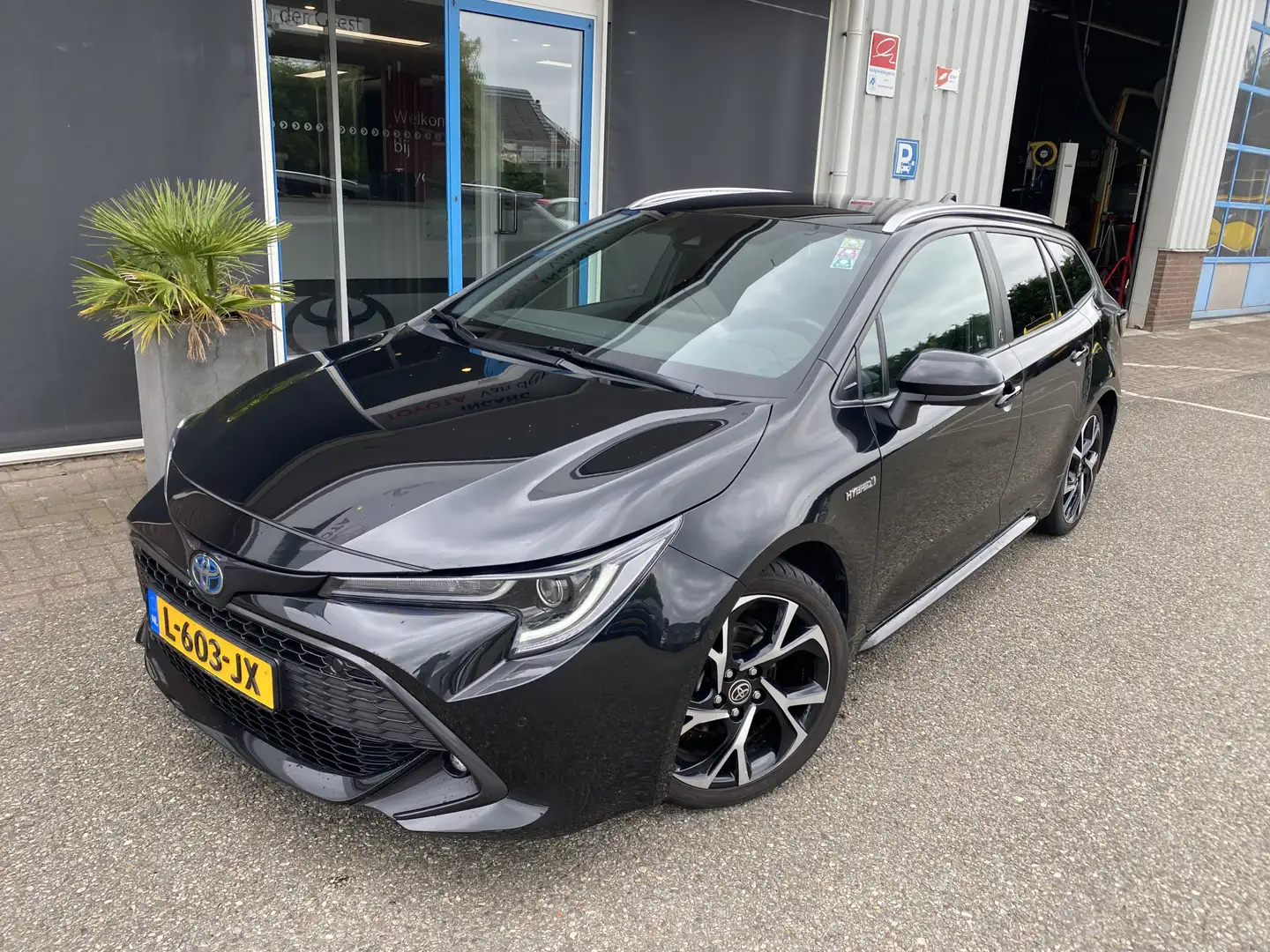 Toyota Corolla Touring Sports 1.8 Hybrid Business Plus Trekhaak W Zwart - 2
