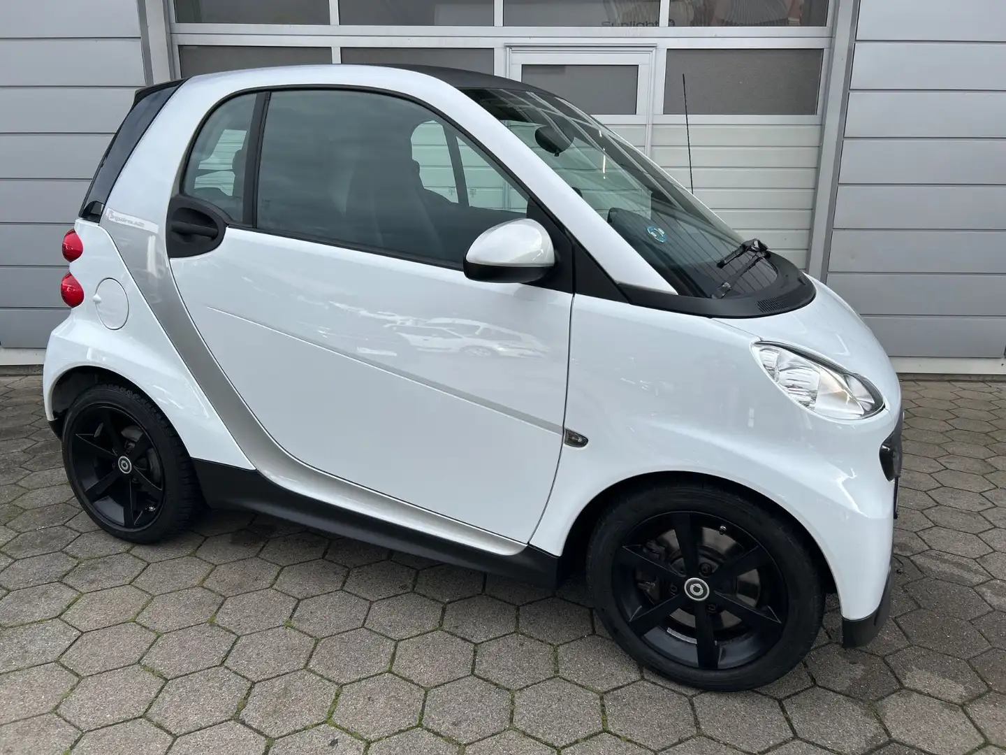 smart forTwo fortwo coupe Micro Hybrid Drive 45kW Weiß - 2
