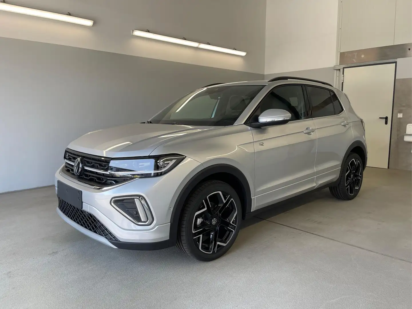 Volkswagen T-Cross Facelift R-Line 150PS DSG IQ.Light+AHK 1.5 TSI ... Stříbrná - 1