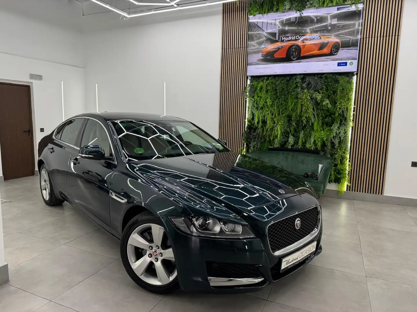 Jaguar XF 2.0i4D Prestige Aut. 180 Verde - 1