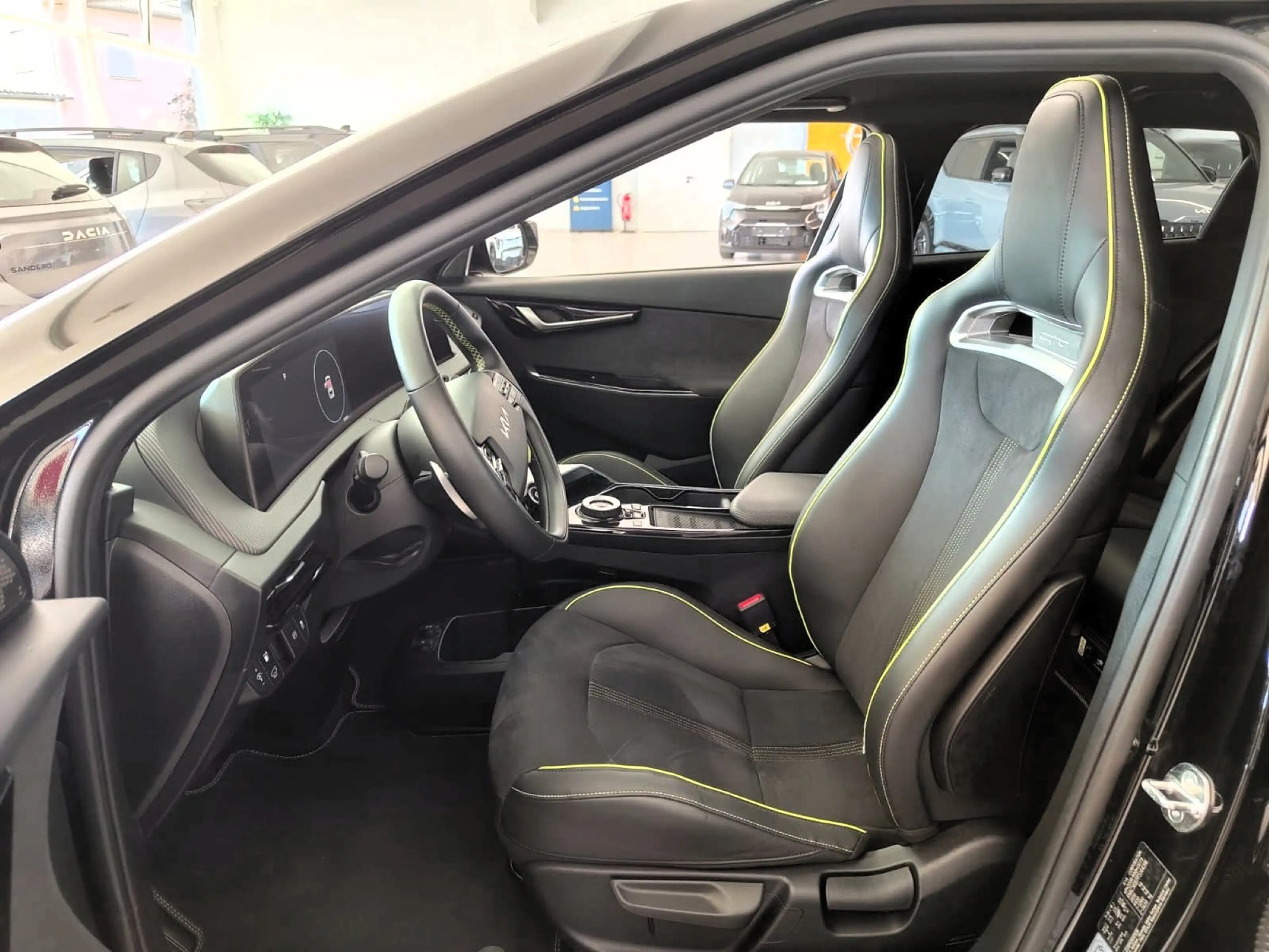 Kia EV6 GT 77,4-kWh AWD Glasdach HUD Navi LED — photo 8