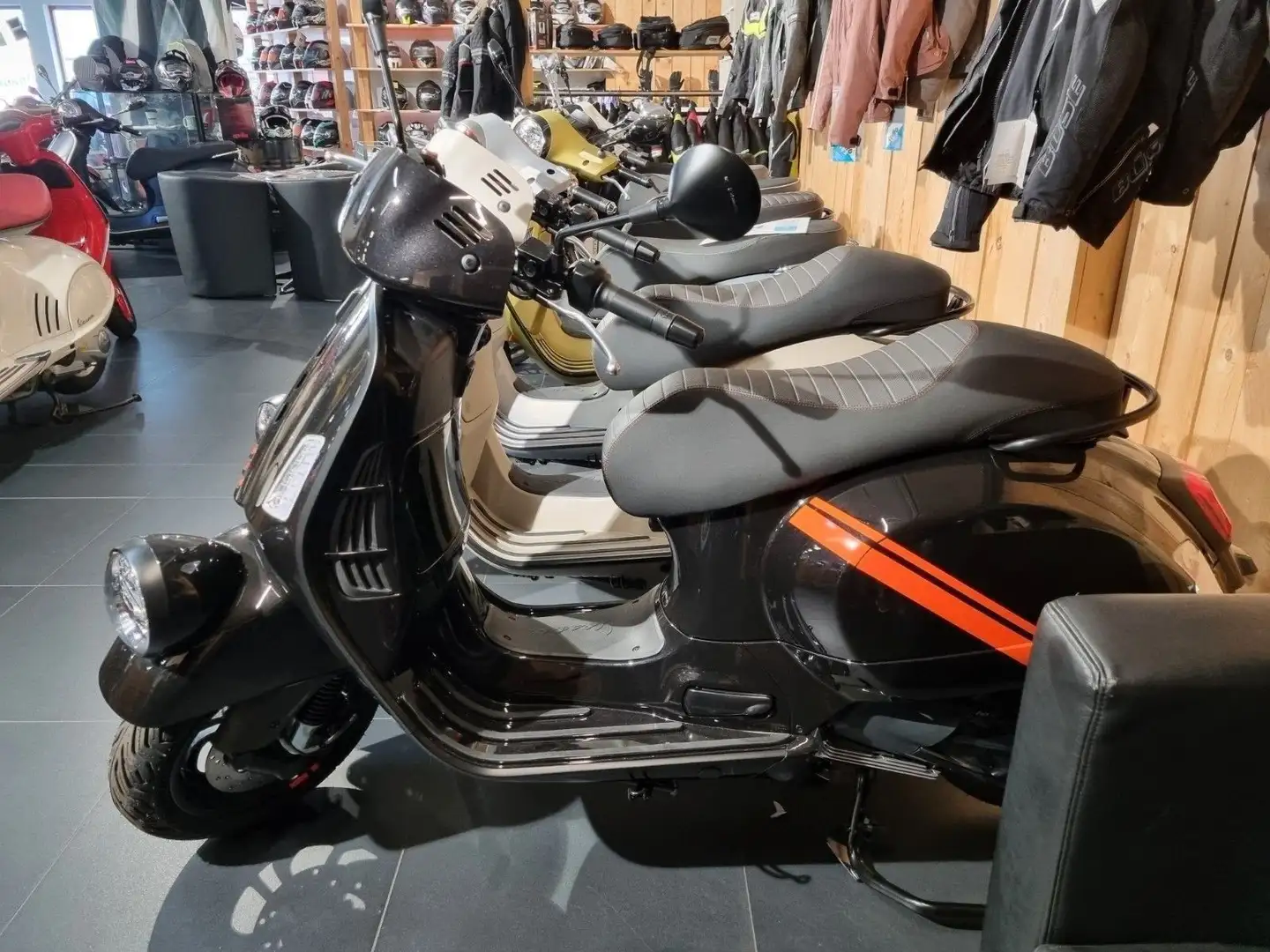 Vespa GTV 300 SOFORT - 2