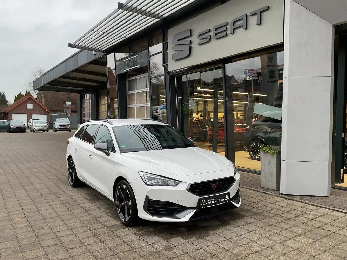 CUPRA Leon 2.0 TSI DSG 245PS - Vision Plus - Full Link Blanco - 1