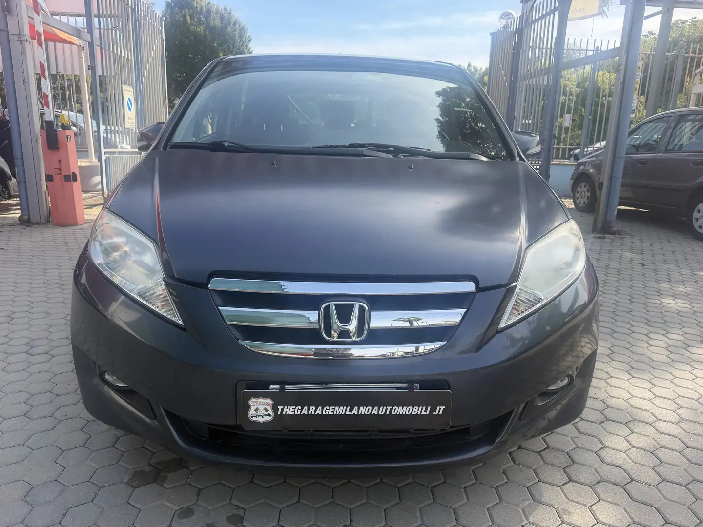 Honda FR-V FR-V 1.7 Comfort Plus 6 POSTI Grau - 2