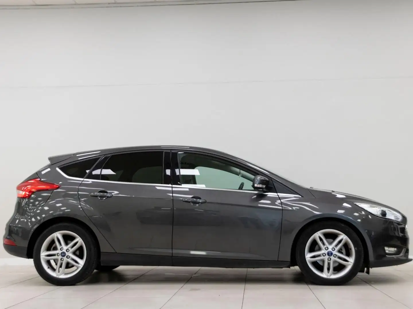 Ford Focus 1.0 Ecoboost Auto-S&S Titanium 125 Gris - 2