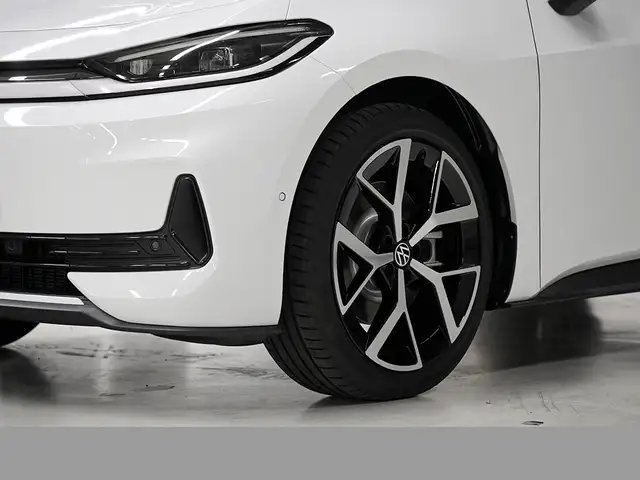 Volkswagen Id.3 view 5
