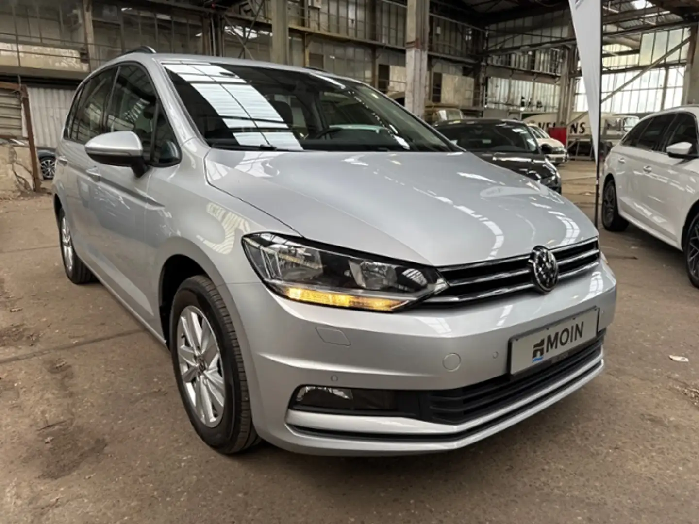 Volkswagen Touran 2.0 TDI Comfortline AHK Navi SHZ Zilver - 2
