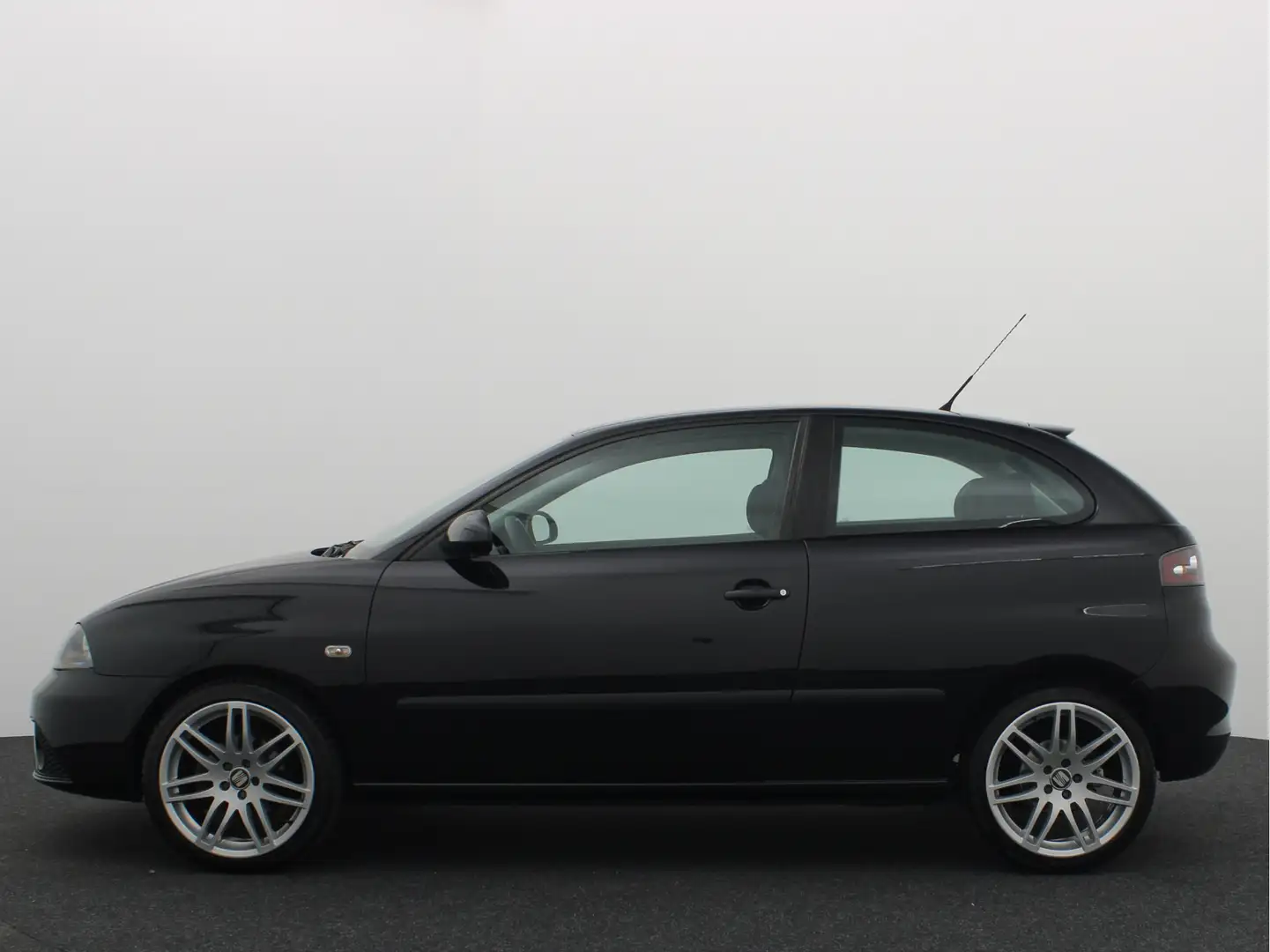 SEAT Ibiza 1.6-16V Freestyle CLIMA / CRUISE / BLUETOOTH / ELE Schwarz - 2