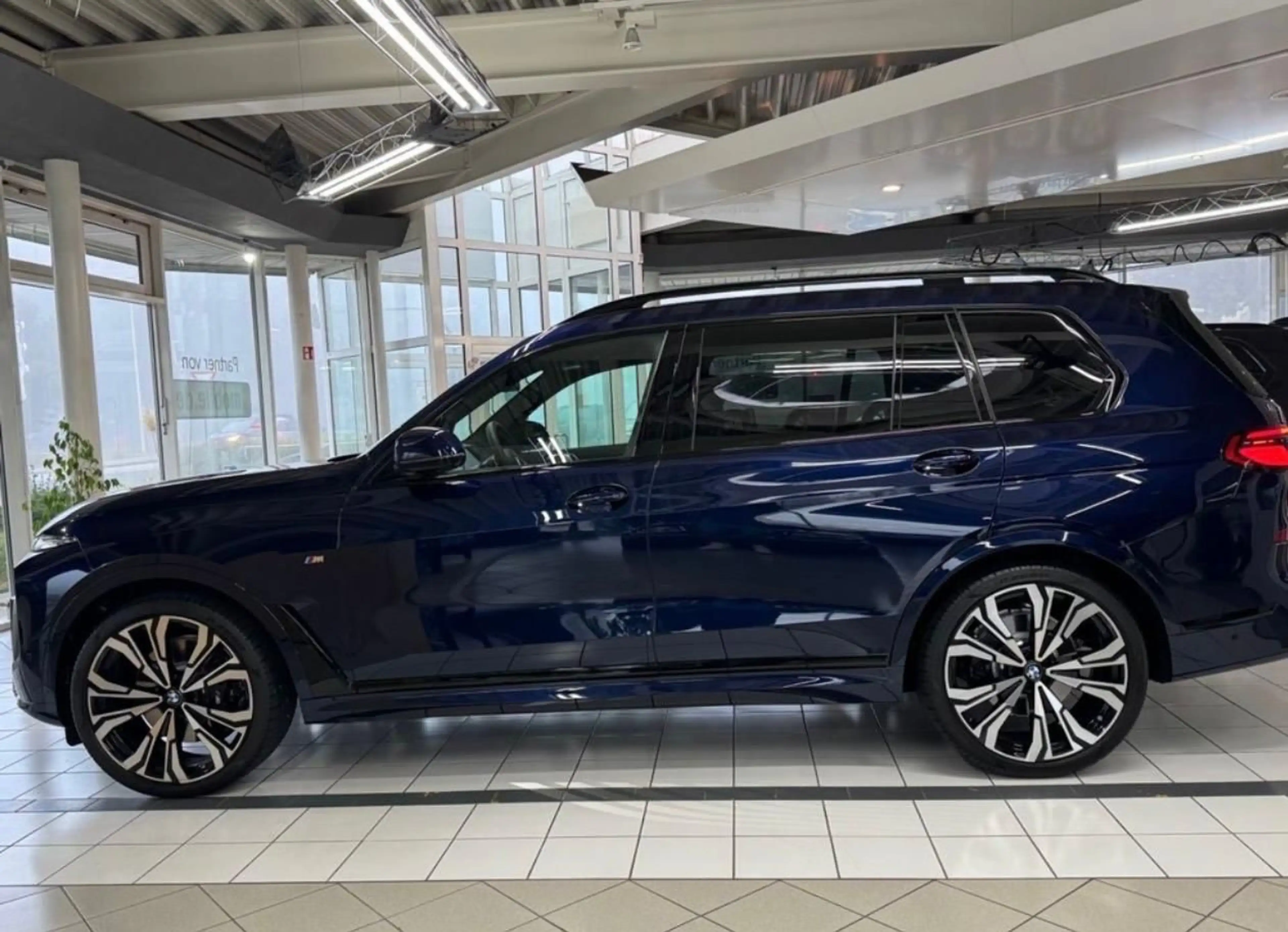 BMW X7 40 d M Sport* Iconic Glow* Massage* Standheiz — photo 13
