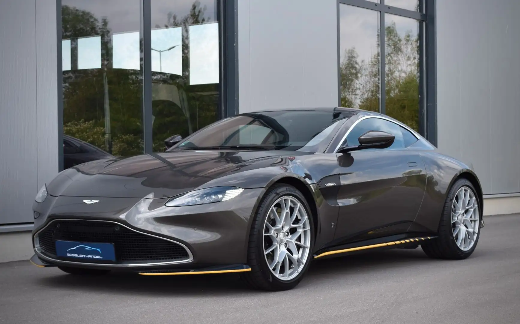 Aston Martin V8 EDITION 007 JAMES BOND 1.HAND Šedá - 1