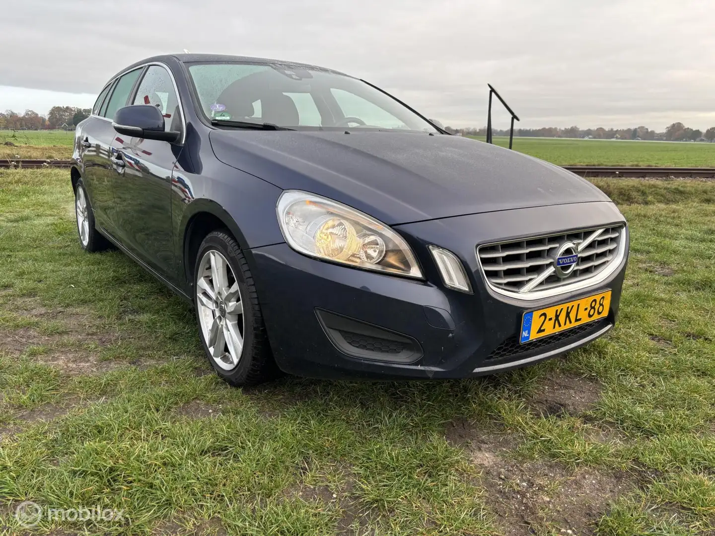 Volvo V60 1.6 T3 Momentum NAVI AIRCO CRUISE TREKHAAK PARK SE Bleu - 2
