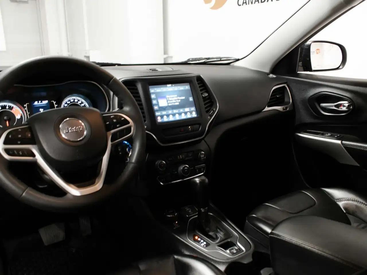 Jeep Cherokee снимка Jeep Cherokee