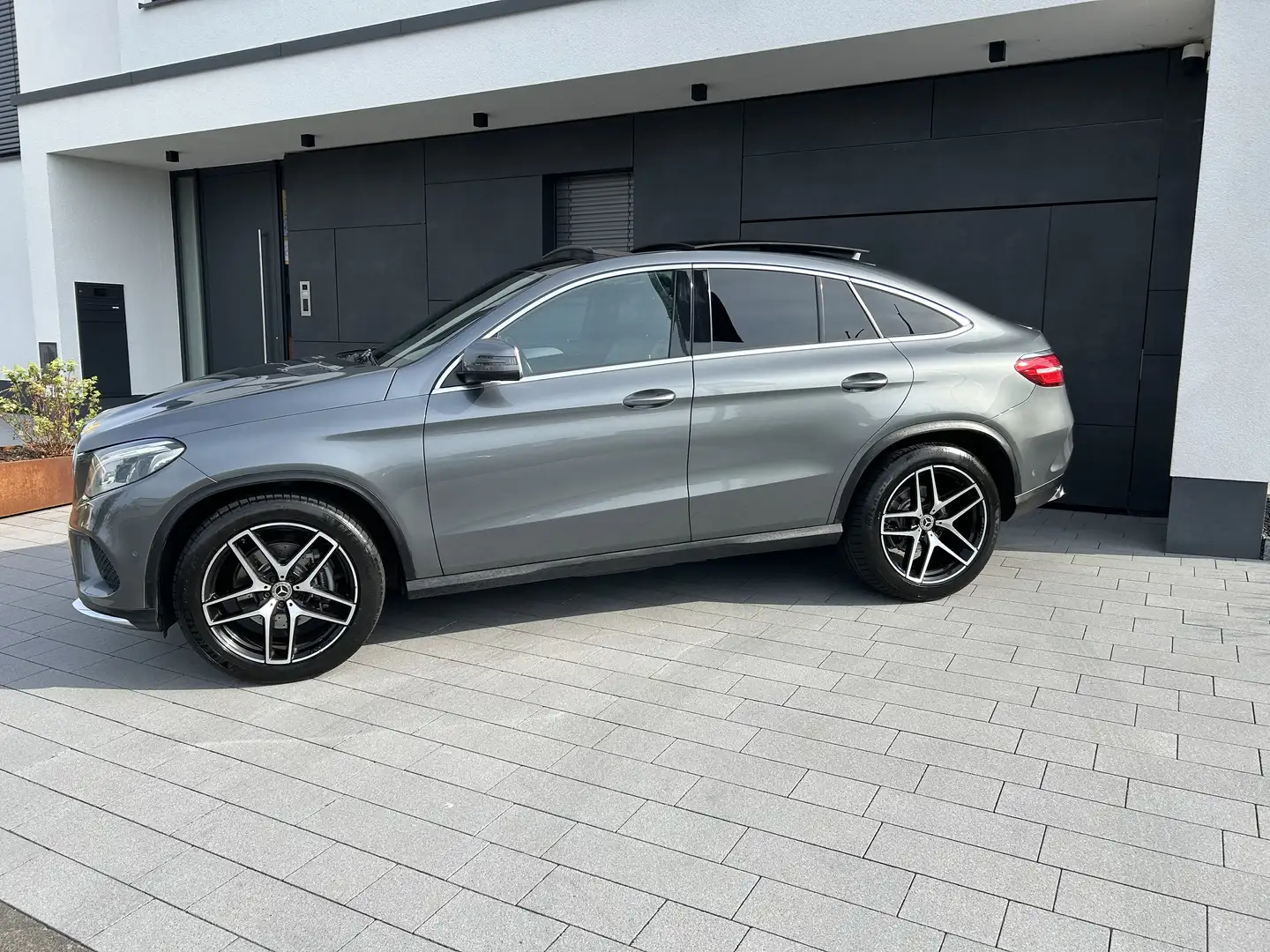 Mercedes-Benz GLE 350 Mercedes, GLE Coupé, AMG line 1  Hand Gris - 2
