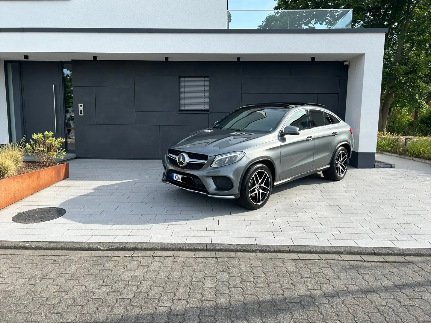Mercedes-Benz GLE 350 Mercedes, GLE Coupé, AMG line 1  Hand Gris - 1