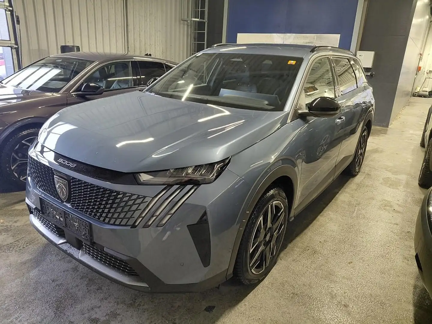 Peugeot 5008 mHEV 136 e-DCS6 Allure Aut. Blau - 1