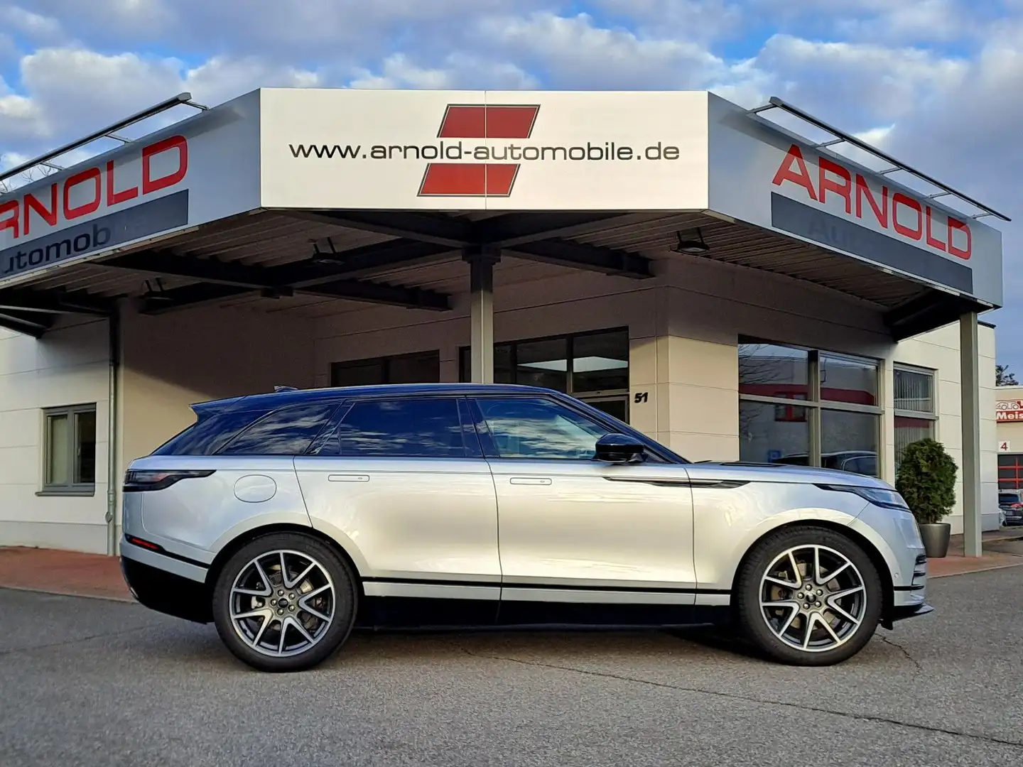 Land Rover Range Rover Velar 3.0 D300 DYNAMIC HSE AWD Silber - 2