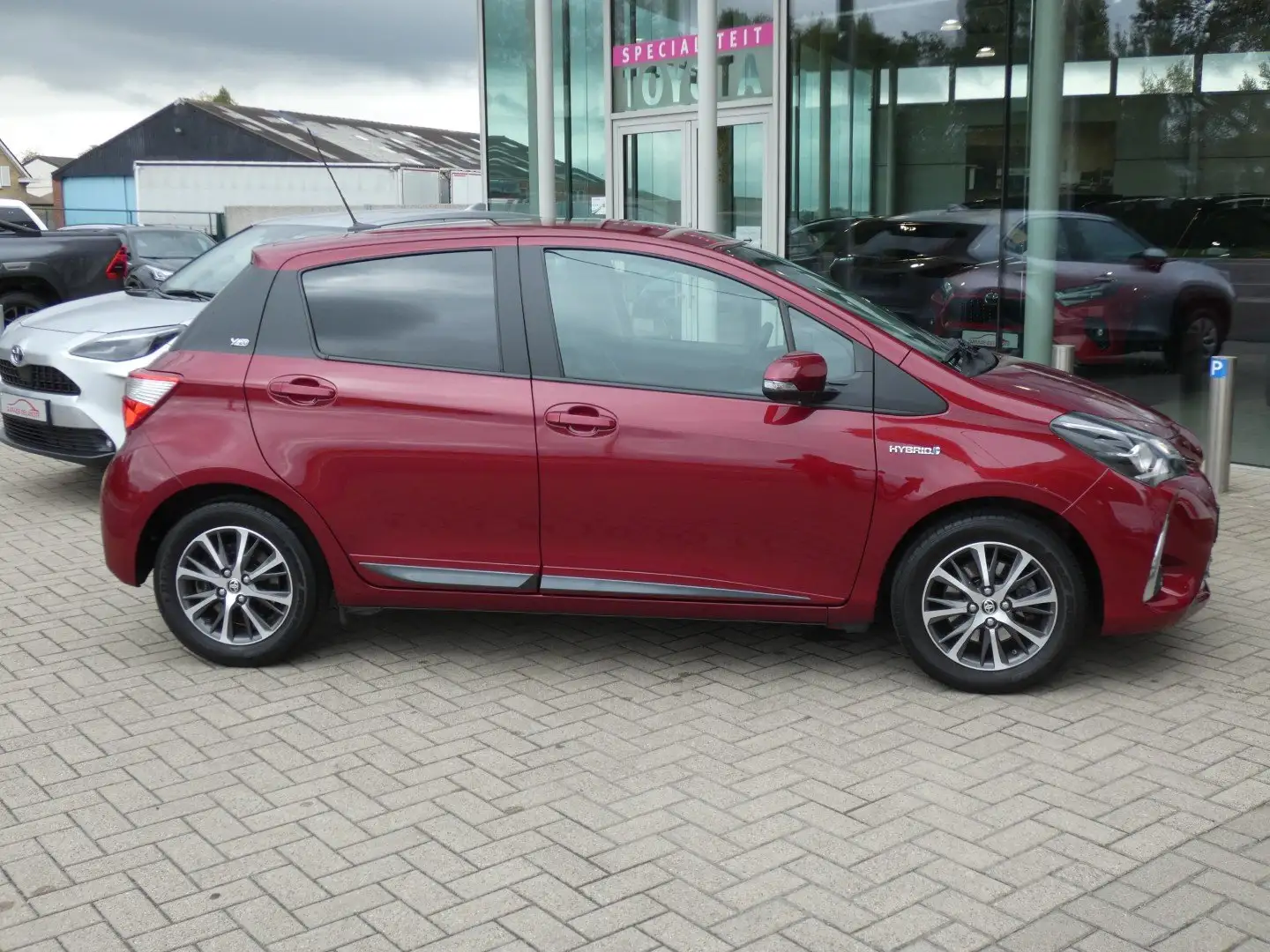 Toyota Yaris HYBRID Y20 +GPS +Parkeercamera +Cruise control Rouge - 2