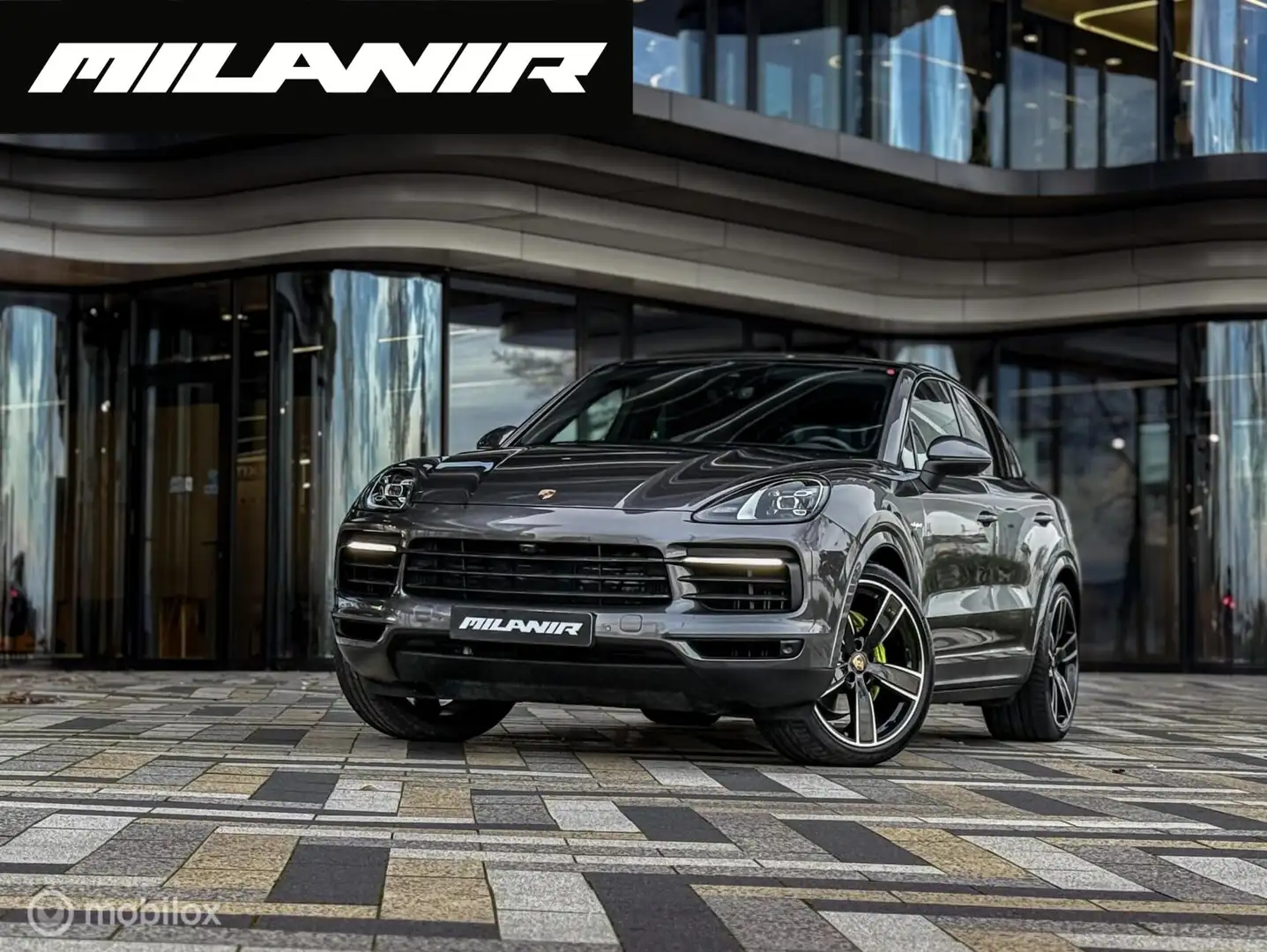 Porsche Cayenne Coupé 3.0 E-Hybrid Pano|Sport chrono|Luchtvering Grijs - 1