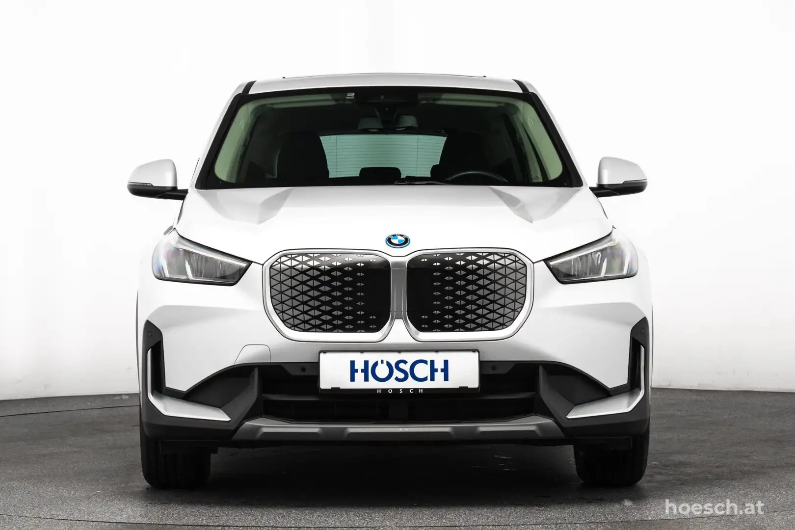BMW iX1 xDrive30 PANO AHK SCHNÄPPCHEN ++ Weiß - 2