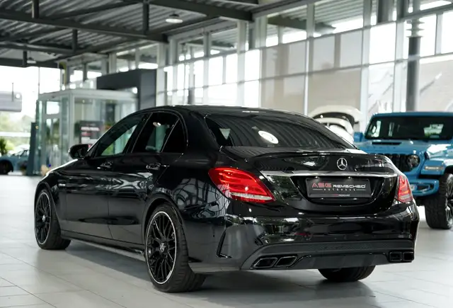 Mercedes-Benz C-Class view 9